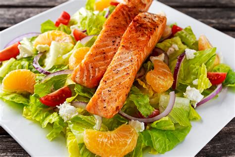 Mouthwatering Grilled Salmon Salad